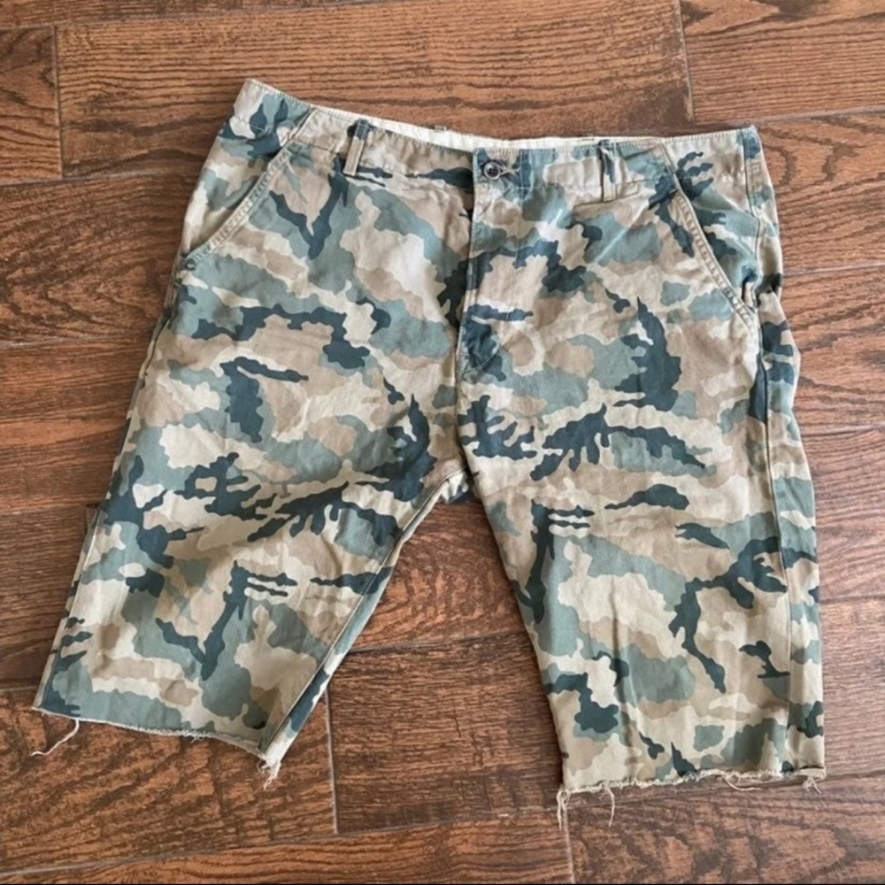 Levi's Green and Tan Cargo Shorts